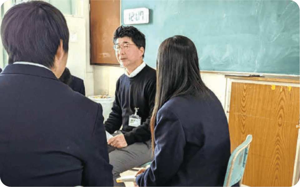 高校生とまずは向き合い、距離を縮めます。